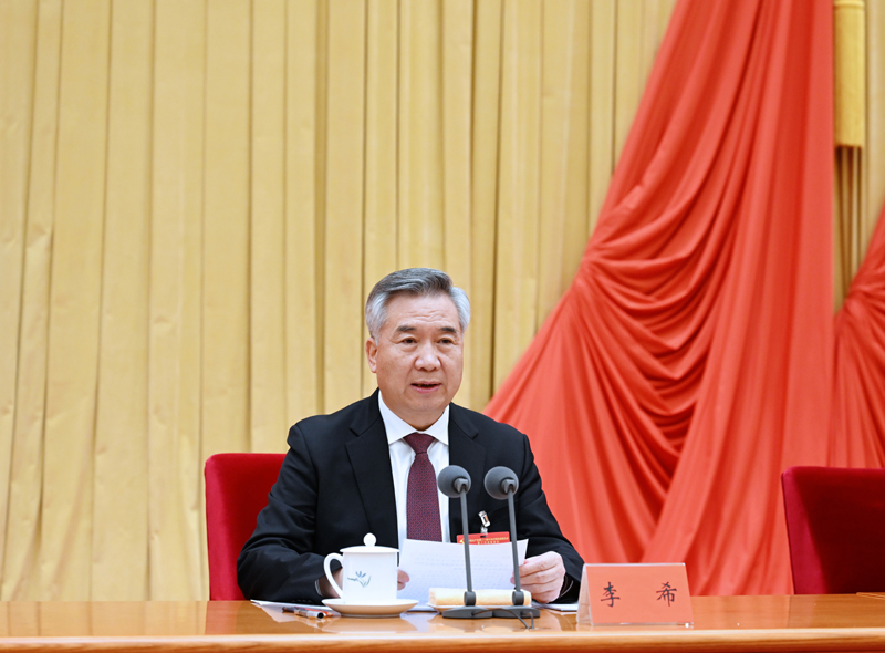 1月9日，中國共產(chǎn)黨第二十屆中央紀律檢查委員會第二次全體會議在北京開幕。中共中央政治局常委、中央紀律檢查委員會書記李希代表中央紀律檢查委員會常務委員會作題為《深入學習貫徹黨的二十大精神，在新征程上堅定不移推進全面從嚴治黨》的工作報告。